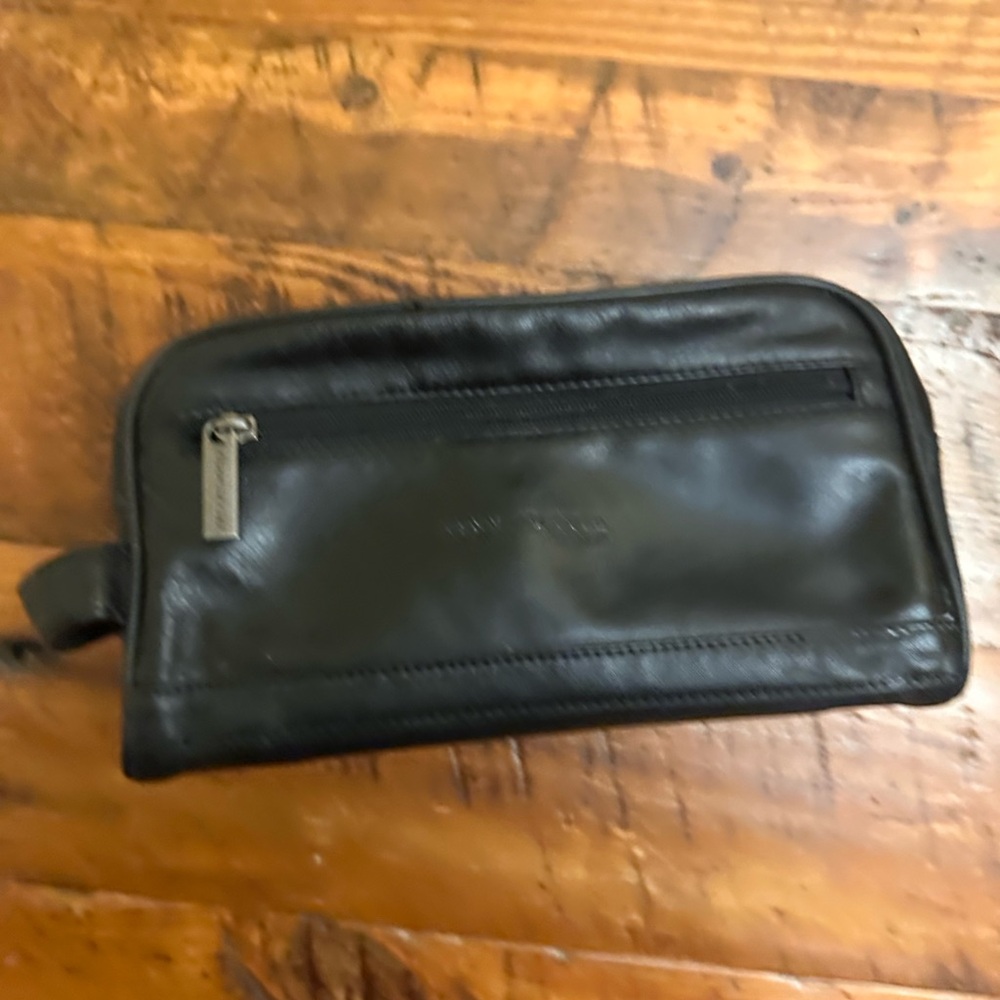 Kenneth Cole Reaction Black Leather Dopp Kit Toiletry Bag